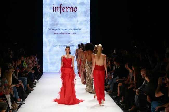 Азербайджанская модель вышла на подиум на Istanbul Fashion Week
