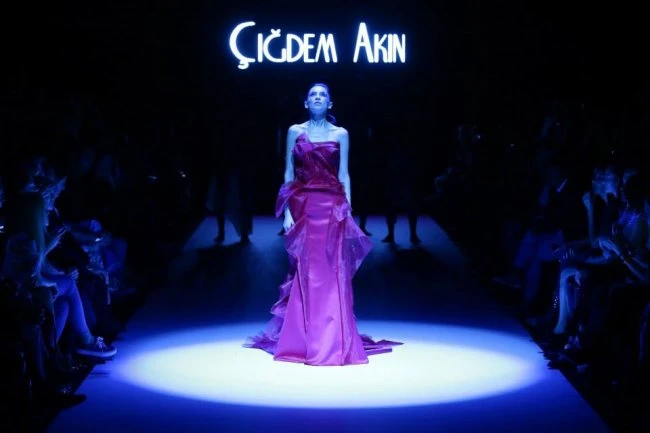 Азербайджанская модель вышла на подиум на Istanbul Fashion Week