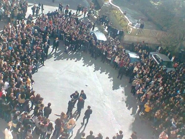 В Баку студенты проводят акцию протеста