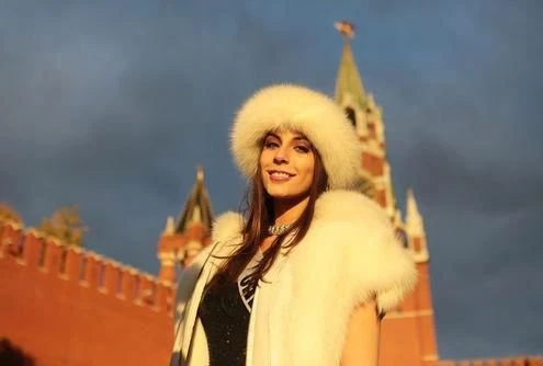 Участницы «Мисс Вселенной» на прогулке по Москве
