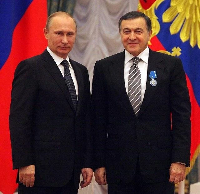 Владимир Путин вручил Аразу Агаларову «Орден Почета»