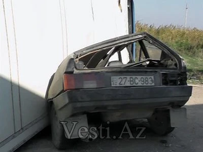 В Азербайджане опрокинулся грузовик с рыбой