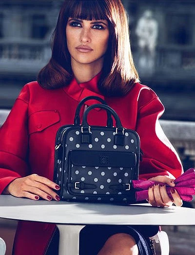 Пенелопа и Моника Крус создали новую сумку для Loewe