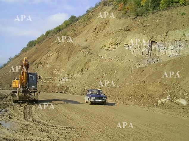 В Азербайджане произошел оползень на автомобильной дороге