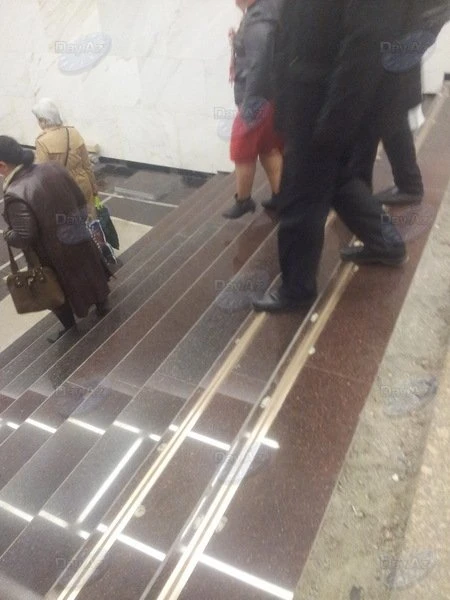 На станции метро 