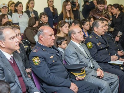 Эльдар Гасымов провел презентацию клипа на автостоянке