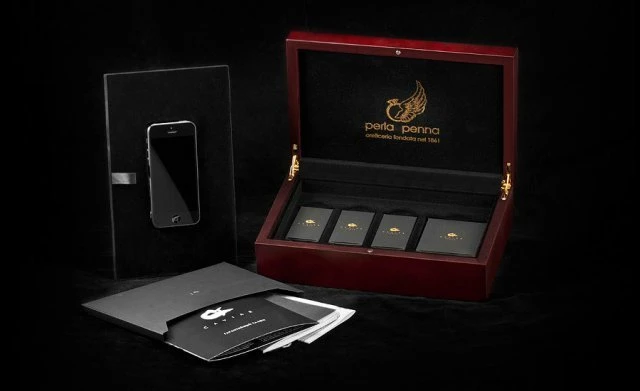 Ювелирный бренд Caviar презентовал элитную модель iPhone 5S