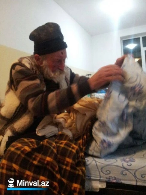 Пожилой бездомный мужчина определен в бакинский приют
