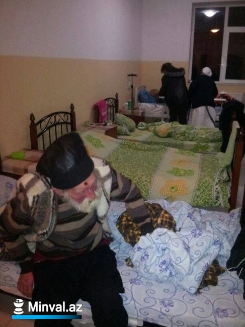Пожилой бездомный мужчина определен в бакинский приют