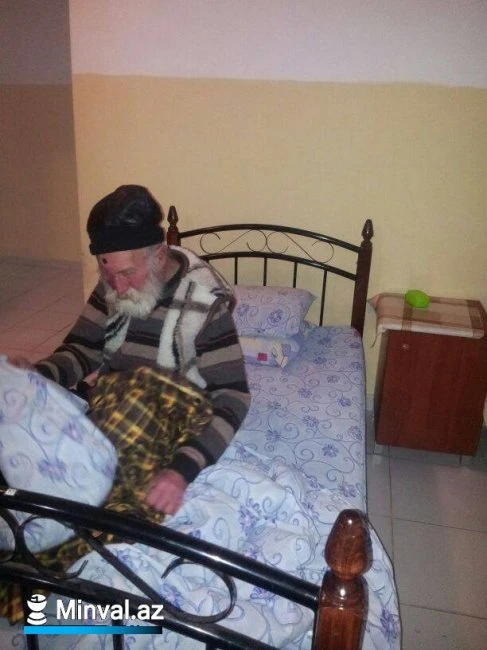 Пожилой бездомный мужчина определен в бакинский приют