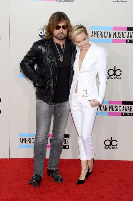 Наряды звезд на American Music Awards 2013