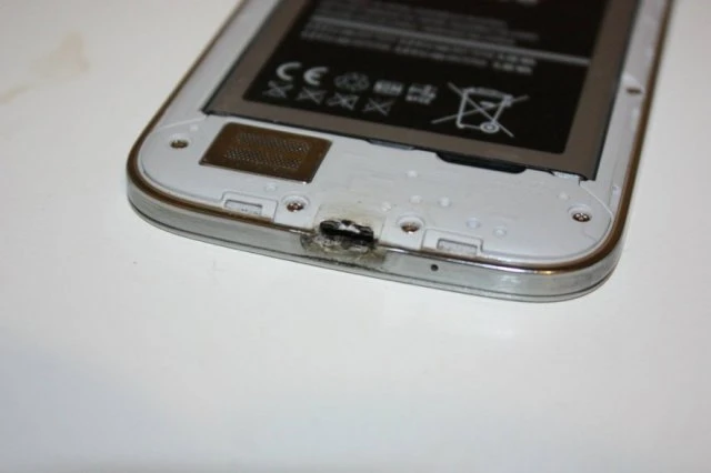 Очередной случай возгорания Samsung Galaxy S4
