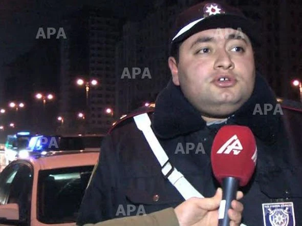 В Баку автомобиль врезался в ограждение