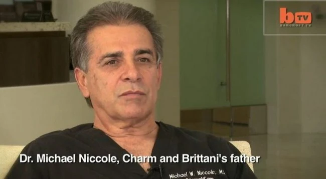 Пластический хирург постоянно переделывает внешность своих дочерей (видео)