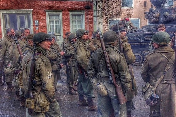 Новые фото с Брэдом Питтом и Шайей ЛаБефом со съемочной площадки ленты