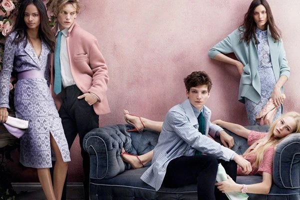 Малаика Ферт и другие в модной фотосессии Марио Тестино для Burberry