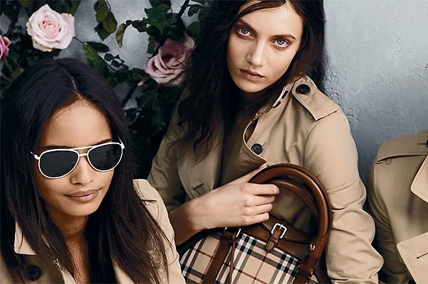 Малаика Ферт и другие в модной фотосессии Марио Тестино для Burberry