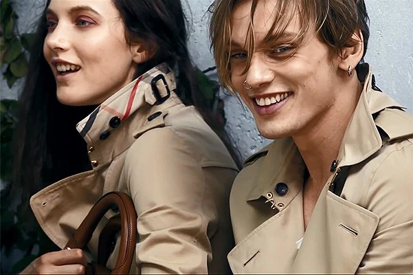 Малаика Ферт и другие в модной фотосессии Марио Тестино для Burberry