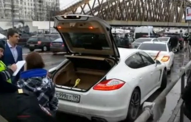 В Москве задержан свадебный кортеж с армянскими флагами