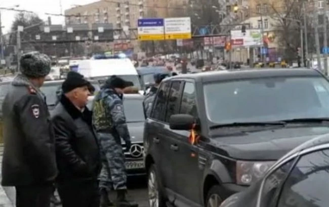 В Москве задержан свадебный кортеж с армянскими флагами