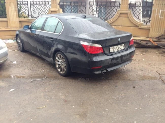 В Баку неизвестные обокрали дорогие автомобили