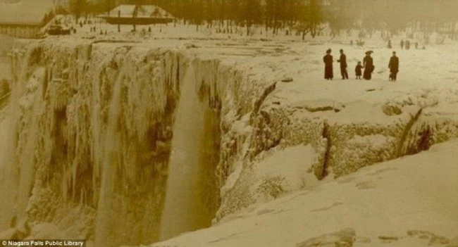 Ниагарский водопад замерз