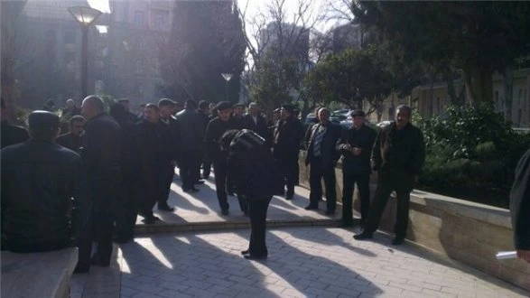В Баку железнодорожники проводят акцию протеста