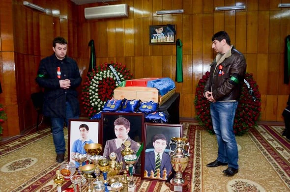 Проходит прощальная церемония с азербайджанским гроссмейстером Вугаром Гашимовым