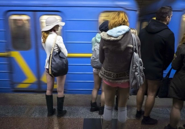 Без штанов и стыда: самый яркий флешмоб этой зимы