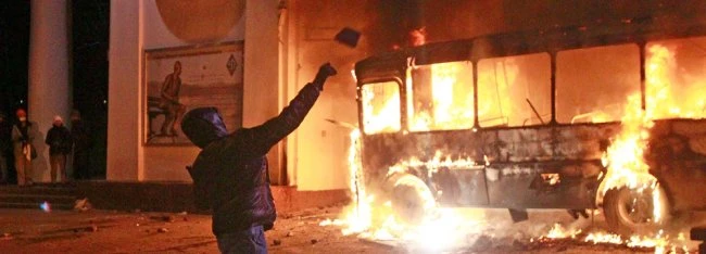 Столкновения протестующих с милицией проходят в Киеве (видео)