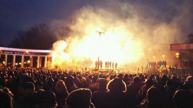Столкновения протестующих с милицией проходят в Киеве (видео)