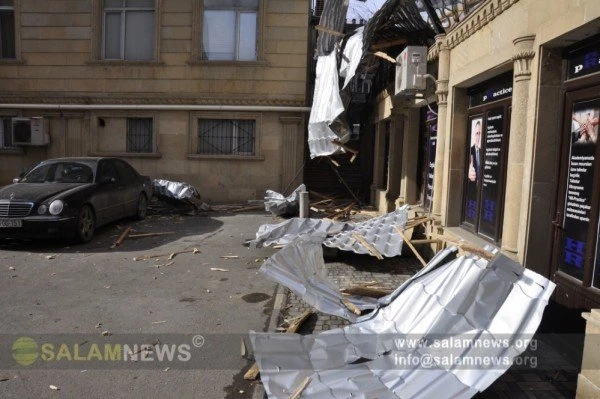 В Баку обрушилась крыша высотного здания