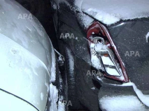 В Баку снег стал причиной ДТП