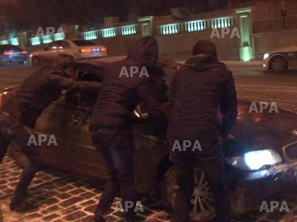В Баку снег стал причиной ДТП