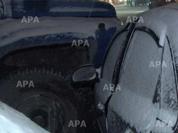 В Баку снег стал причиной ДТП