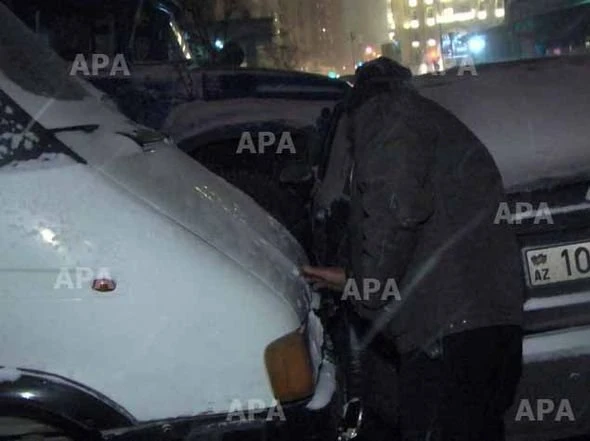 В Баку снег стал причиной ДТП