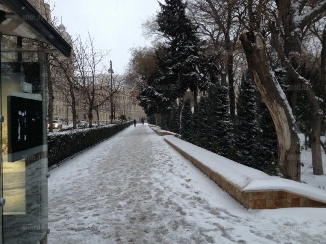 Снег в Баку