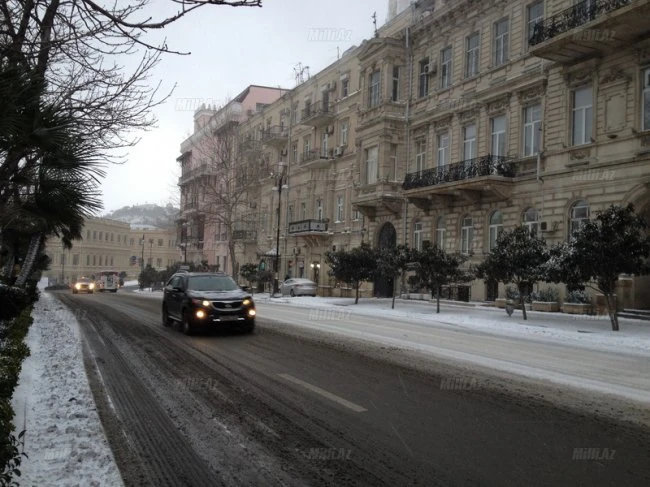 Снег в Баку