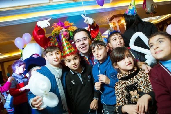 DJ China подарил автомобиль детскому дому
