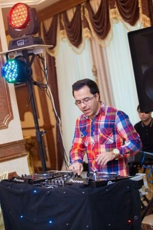 DJ China подарил автомобиль детскому дому