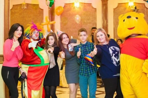 DJ China подарил автомобиль детскому дому