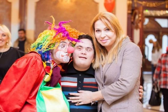 DJ China подарил автомобиль детскому дому