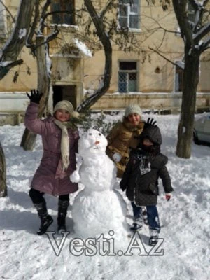 Глава ИВ Сумгайыта в снегопад остался на работе ночью