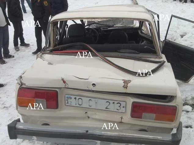 В Азербайджане грузовой поезд сбил автомобиль