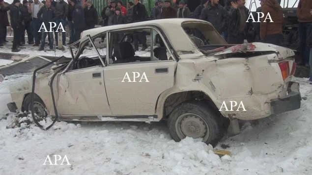 В Азербайджане грузовой поезд сбил автомобиль