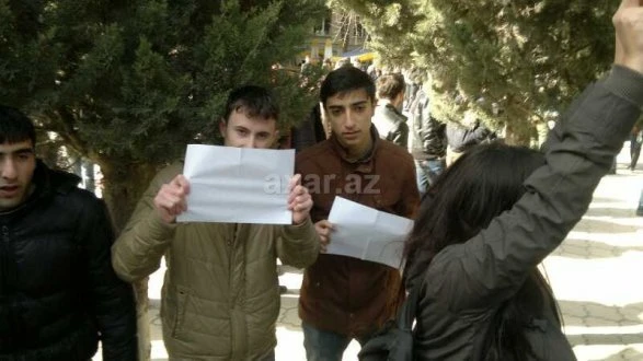 В Баку полиция разогнала акцию студентов БГУ (видео)