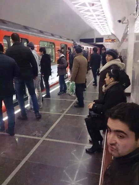 В бакинском метро полиция ждет участников акции 