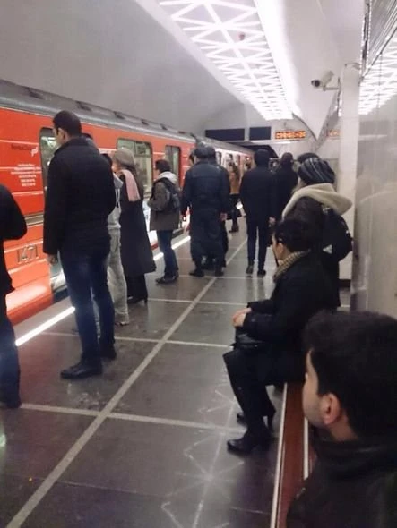 В бакинском метро полиция ждет участников акции 