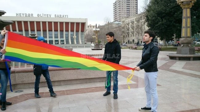 Bakının mərkəzində Lezbiyanlar və geylər aksiya keçirtdilər