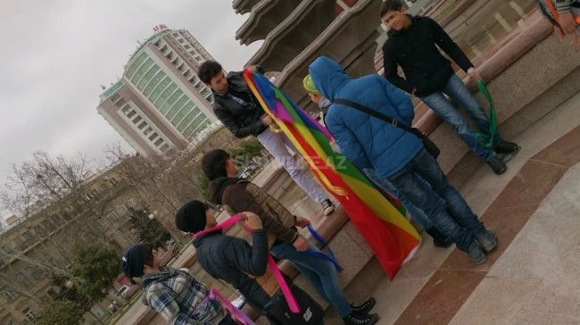 Bakının mərkəzində Lezbiyanlar və geylər aksiya keçirtdilər